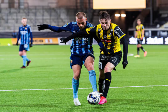 Djurgårdens Nicklas Bärkroth och Häckens Patrik Wålemark