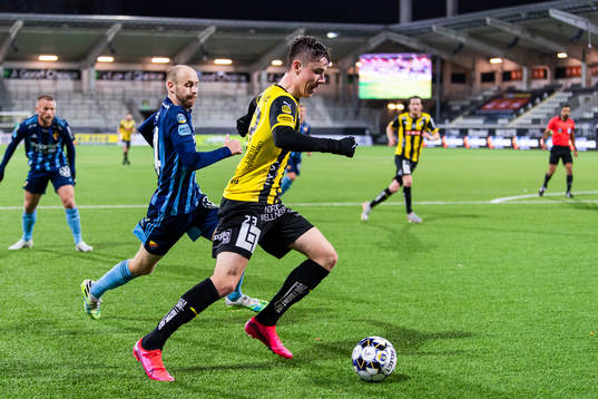 Djurgårdens Curtis Edwards och Häckens Patrik Wålemark