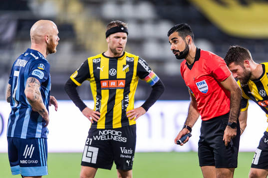 Djurgårdens Magnus Eriksson och Häckens Rasmus Lindgren i