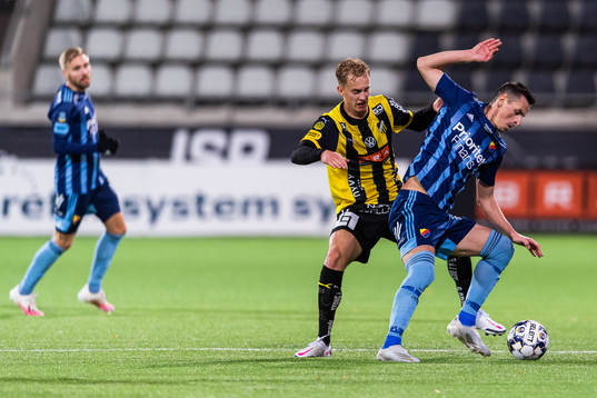 Häckens Gustav Berggren och Djurgårdens Haris Radetinac