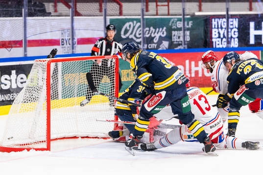 Timrås Hugo Reinhardt gör 0-2