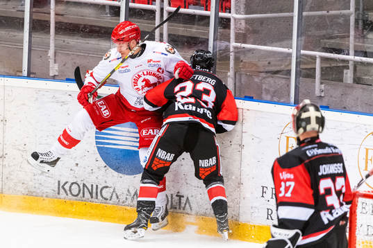 Trojas Daniel Karlsson Thörnros och Nybros Willian Alftberg