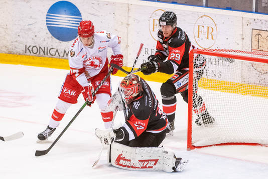 Nybros målvakt Robin Johansson och Viktor Bolin samt