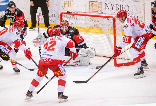 Här gör Trojas Hampus Gustafsson 0-1