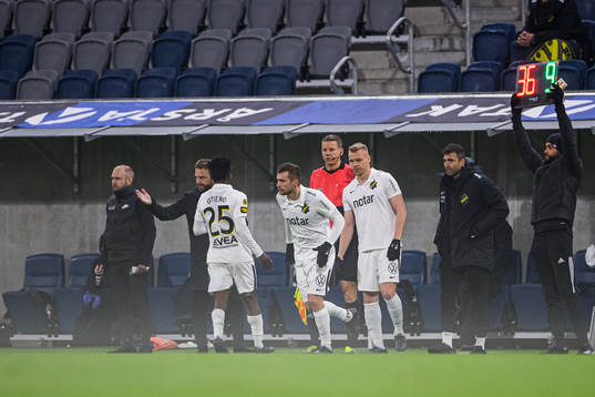 s Filip Rogic och Kolbeinn Sigthorsson byts in