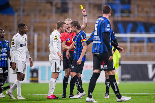 s Sebastian Larsson och Sirius Tim Björkström får en