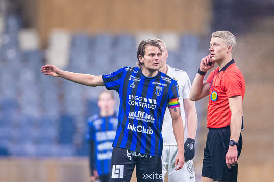 Sirius Tim Björkström och domare Adam Ladebäck