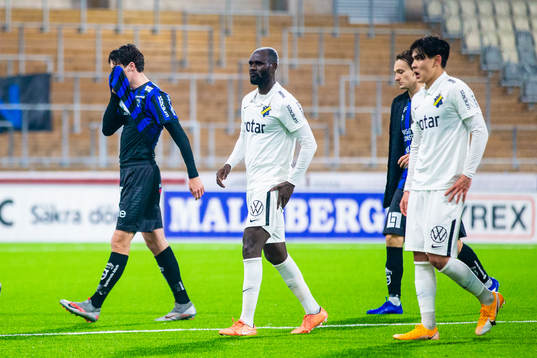 s Enoch Kofi Adu och Eric Kahl deppar