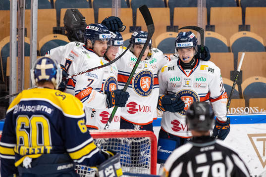 Växjös Hardy Häman Aktell och Fredrik Karlström jublar