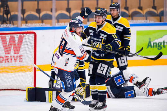 Växjös Erik Josefsson jublar