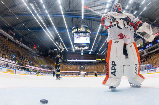 s Linus Fröberg jublar