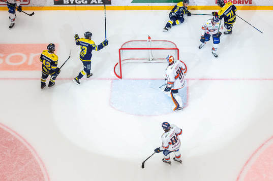 s Niklas Arell, Zion Nybeck, Filip Sandberg (målskytt) och