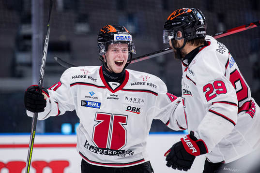 Örebros Elias Ekström jublar