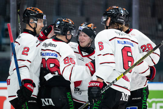 Örebros Elias Ekström jublar