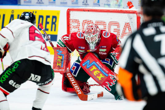 Frölundas målvakt Niklas Rubin och Örebros Robert Leino