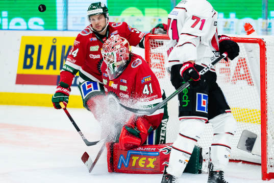 Frölundas målvakt Niklas Rubin med en räddning
