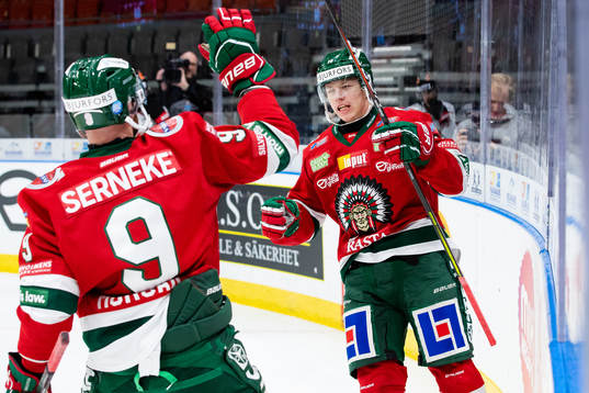 Frölundas Lucas Raymond jublar med Jan Mursak
