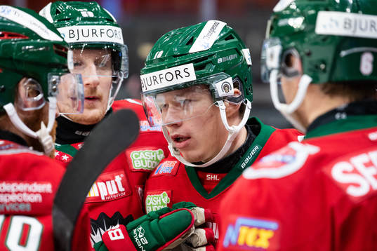Frölundas Lucas Raymond jublar med lagkamrater