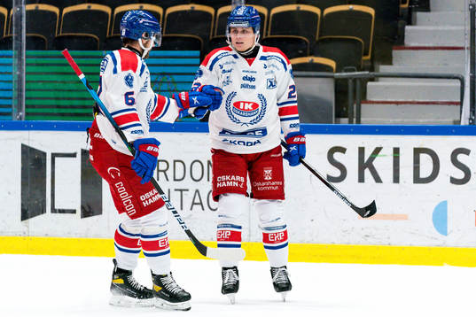 Oskarshamns Emil Wahlberg  och John Dahlström jublar