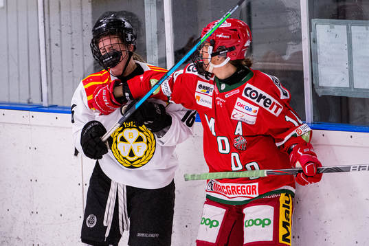 Brynäs Katerina Mrazova och Modos Sofia Engström