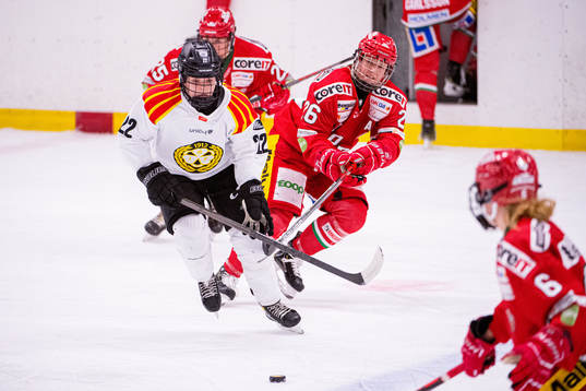 Brynäs Hanna Thuvik och Modos Marion Allemoz