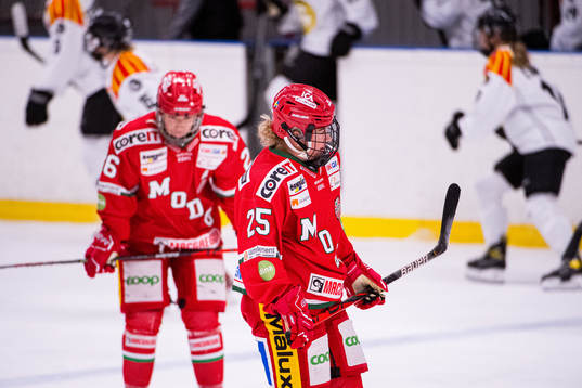 Modos Paula Bergström och Maja Grundström deppar