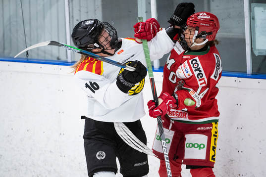 Brynäs Katerina Mrazova och Modos Sofia Engström