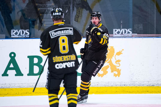 s Anton Holm jublar med Victor Söderström
