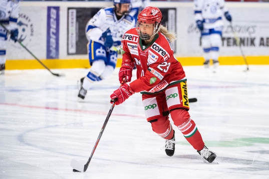 Modos Olivia Carlsson värmer upp