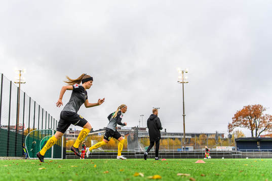 Hammarbys spelare värmer upp