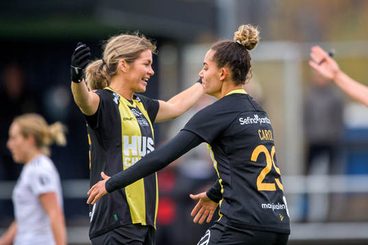 Hammarbys Hanna Folkesson och Caroline Rodrigues jublar