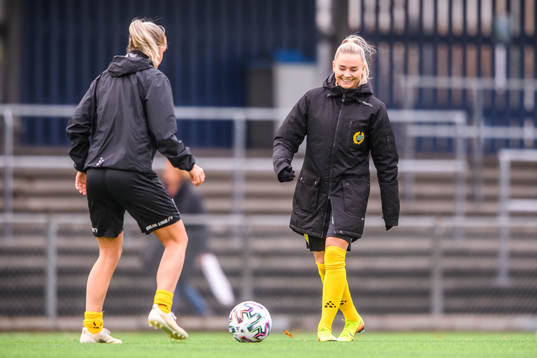 Hammarbys Emma Jansson värmer upp