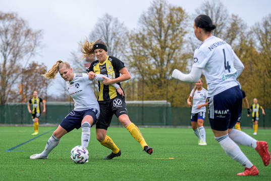 Älvsjös Moa Liwendahl och Hammarbys Emma Westin