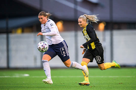 Älvsjös Zabrina Koont och Hammarbys Emma Jansson