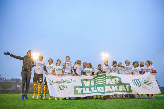 Hammarbys spelare jublar