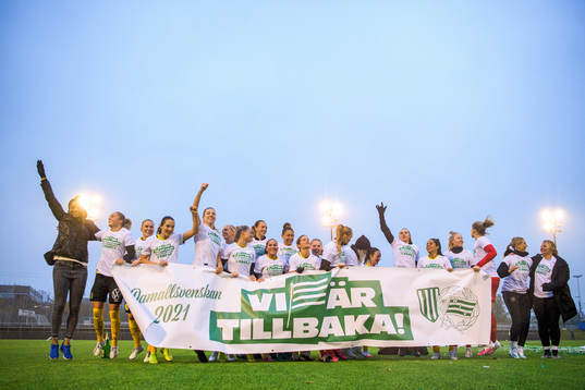 Hammarbys spelare jublar