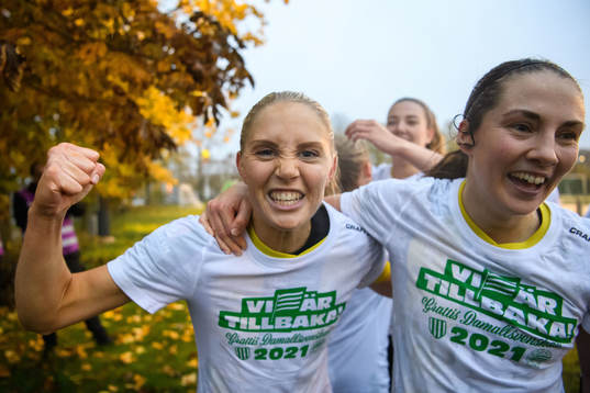 Hammarbys Alice Carlsson och Helén Eke jublar