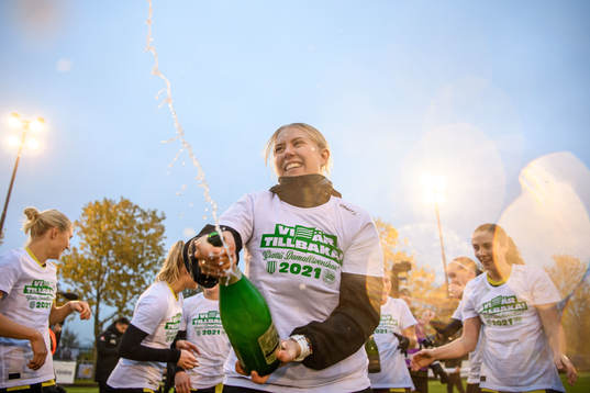 Hammarbys spelare jublar