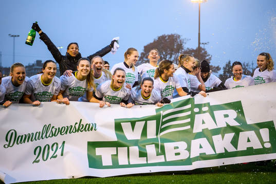Hammarbys spelare jublar