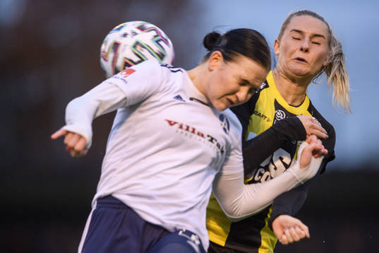 Älvsjös Linda Nieminen och Hammarbys Emma Jansson