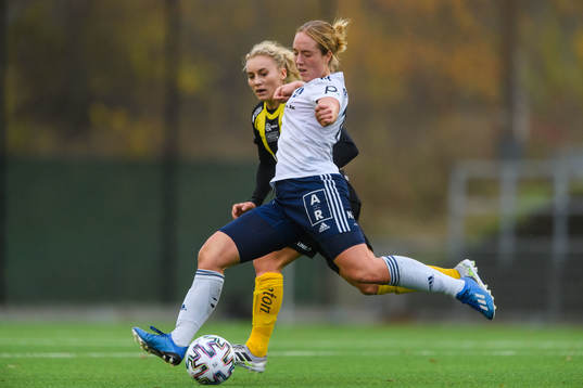Hammarbys Ellen Gibson och Älvsjös Alice Ahlberg