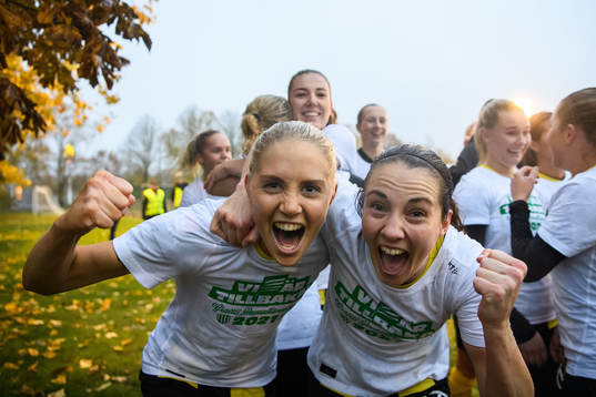 Hammarbys Alice Carlsson och Helén Eke jublar