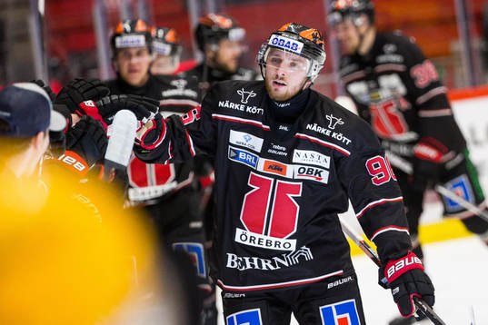 Örebros Robin Kovacs jublar