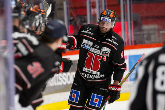 Örebros Stefan Warg jublar
