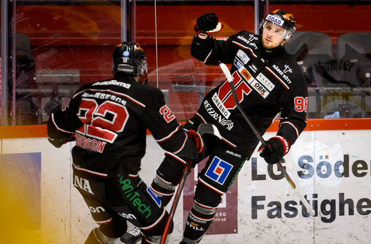Örebros Robin Kovacs jublar