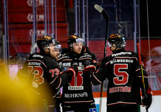Örebros Robin Kovacs jublar