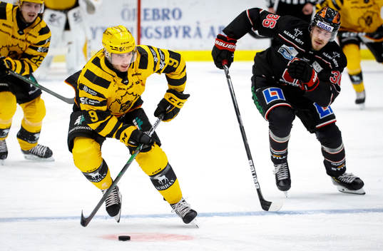 Skellefteås Darren Nowick och Örebros Emil Larsson