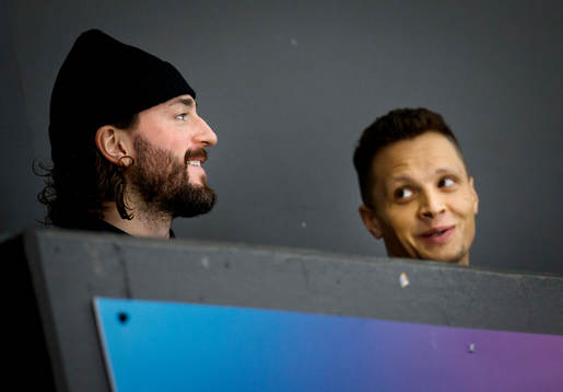 Örebros Nick Ebert och Kristian Näkyvä på läktaren
