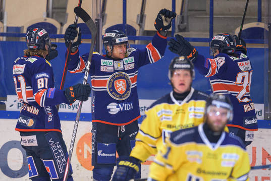 Växjös Pontus Holmberg jublar
