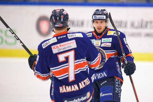 Växjös Hardy Häman Aktell och Emil Forslund jublar